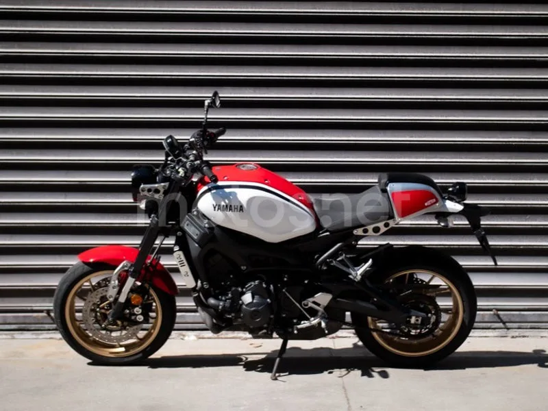 Yamaha XSR900 - Vista 14