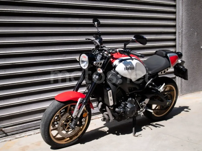 Yamaha XSR900 - Vista 15