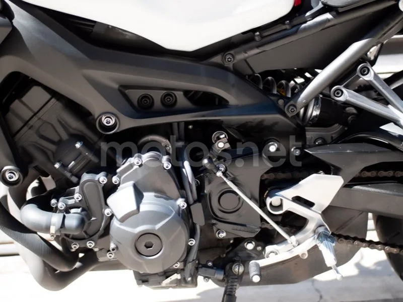 Yamaha XSR900 - Vista 18