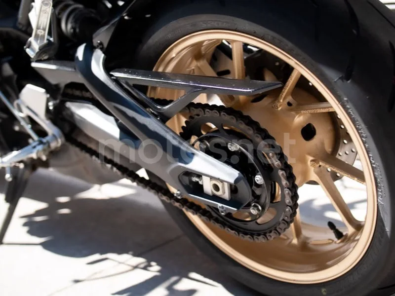 Yamaha XSR900 - Vista 19