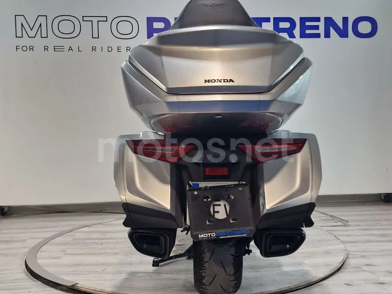 Honda GL1800 Gold Wing - Vista 8