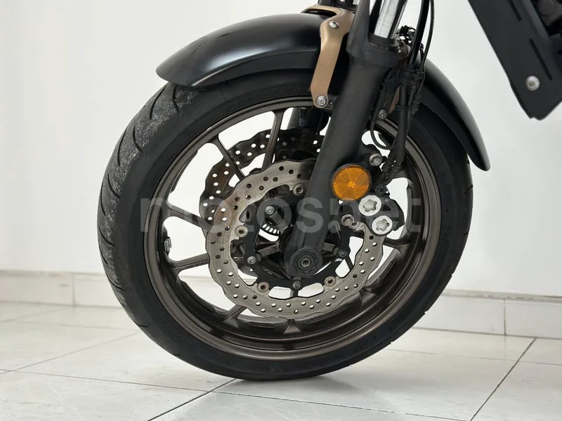 Yamaha XSR700 - Vista 14