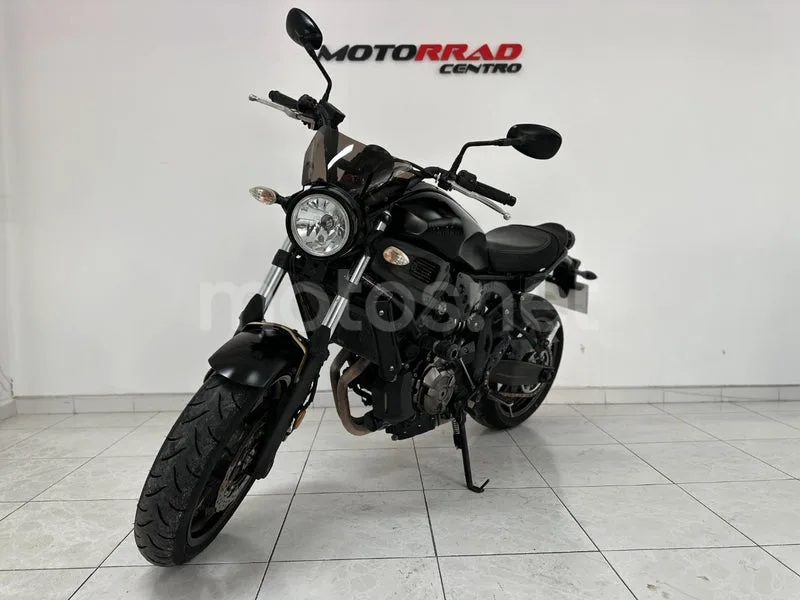 Yamaha XSR700 - Vista 3