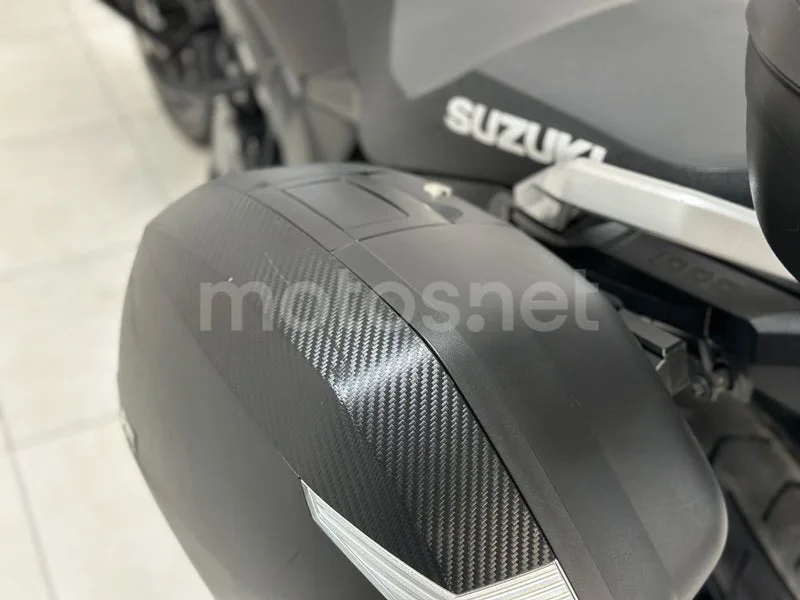 Suzuki V-Strom 1000 - Vista 13