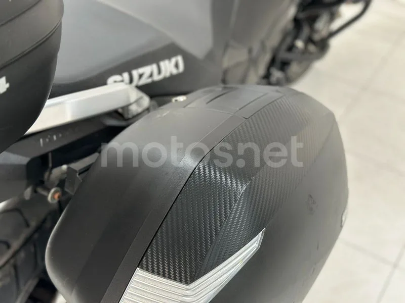 Suzuki V-Strom 1000 - Vista 14