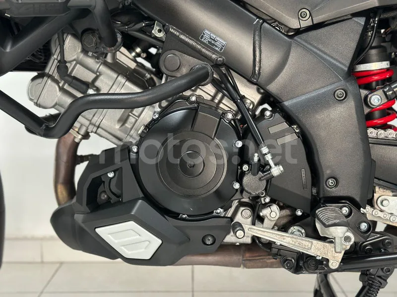 Suzuki V-Strom 1000 - Vista 21