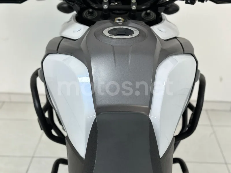 Suzuki V-Strom 1000 - Vista 8