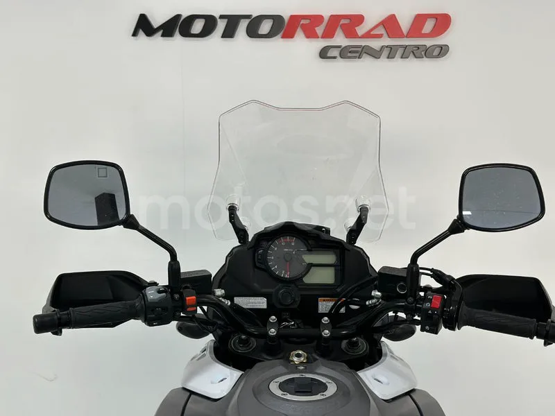 Suzuki V-Strom 1000 - Vista 9