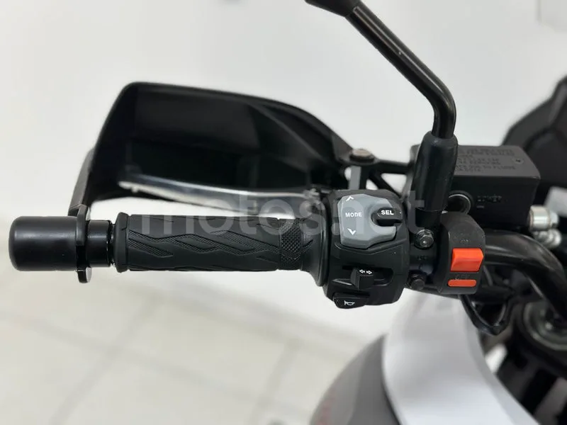 Suzuki V-Strom 1000 - Vista 10