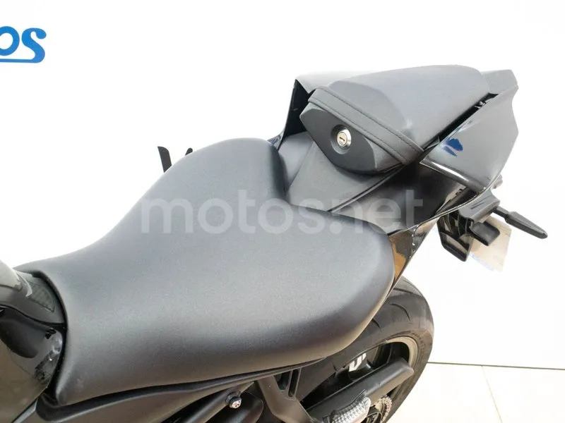 Yamaha YZF-R7 - Vista 14