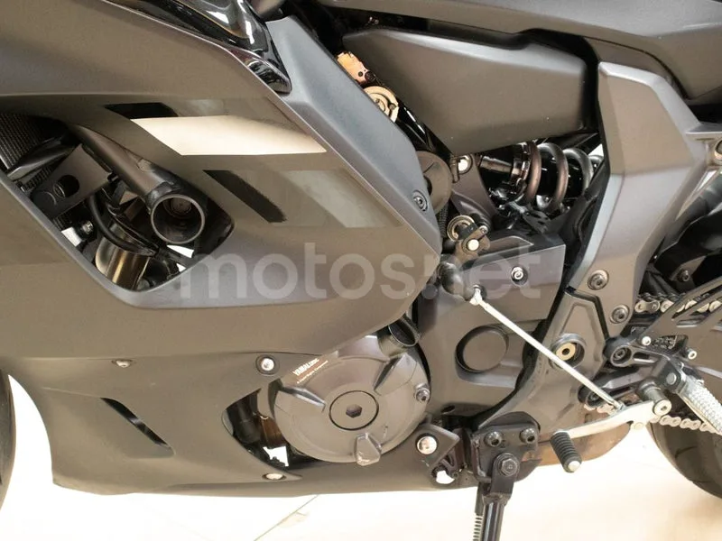 Yamaha YZF-R7 - Vista 15