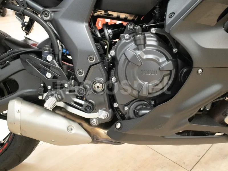 Yamaha YZF-R7 - Vista 20