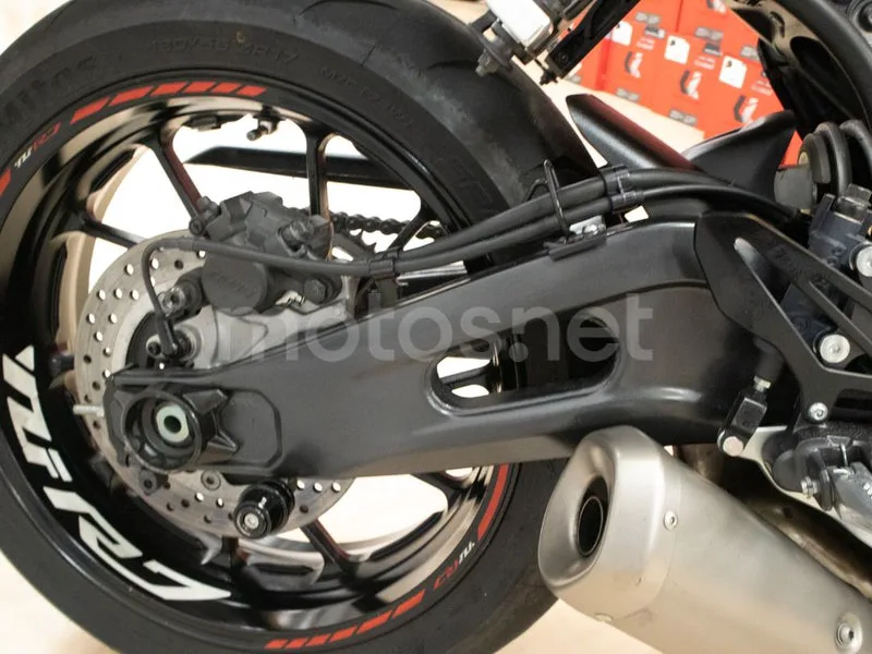 Yamaha YZF-R7 - Vista 21