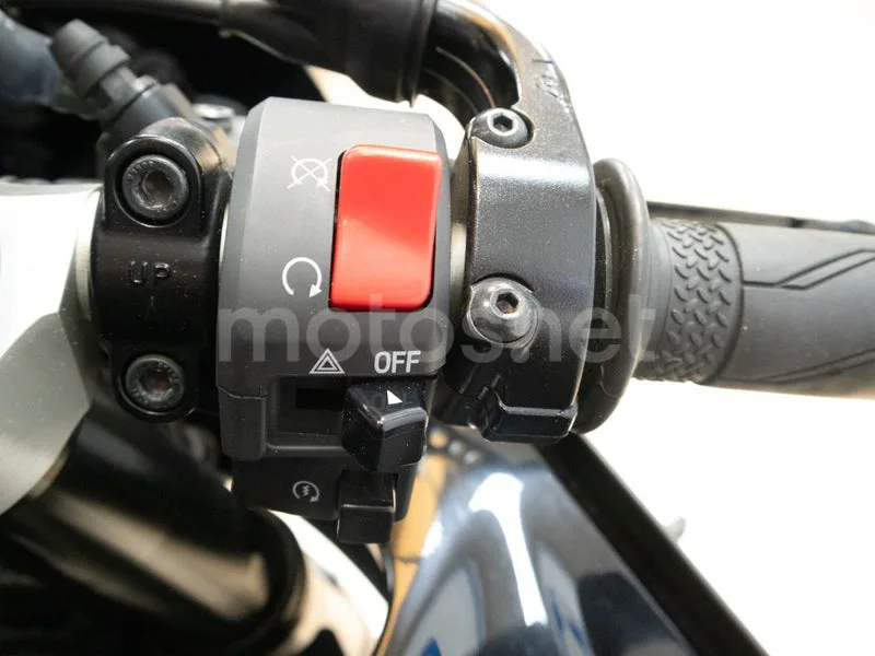 Yamaha YZF-R7 - Vista 9