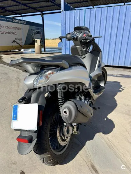 Piaggio Beverly 300 - Vista 3
