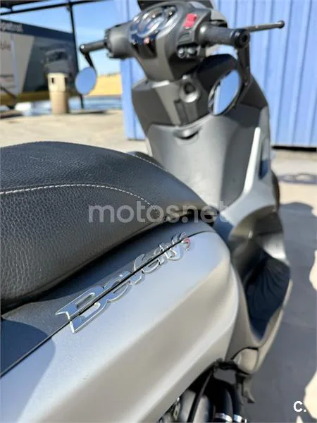 Piaggio Beverly 300 - Vista 5
