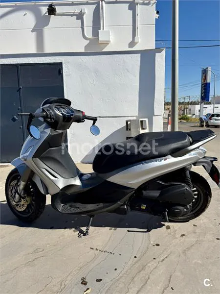 Piaggio Beverly 300 - Vista 6
