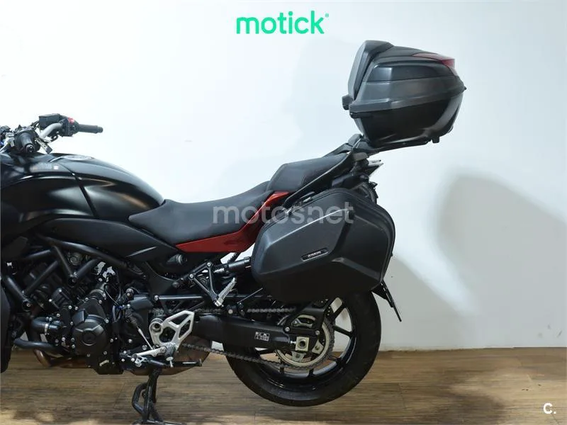 Yamaha Niken - Vista 9