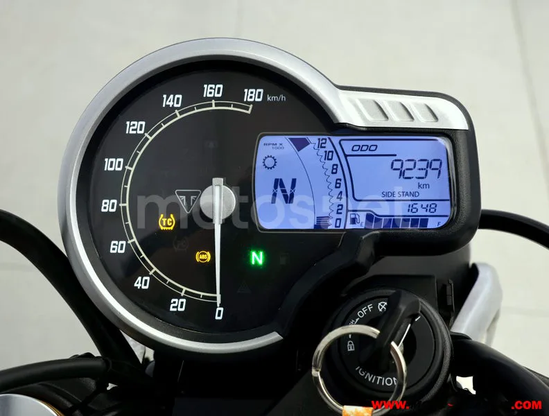 Triumph Speed 400 - Vista 6