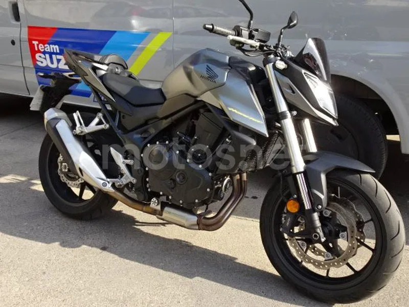 Honda CB750 Hornet - Vista 3