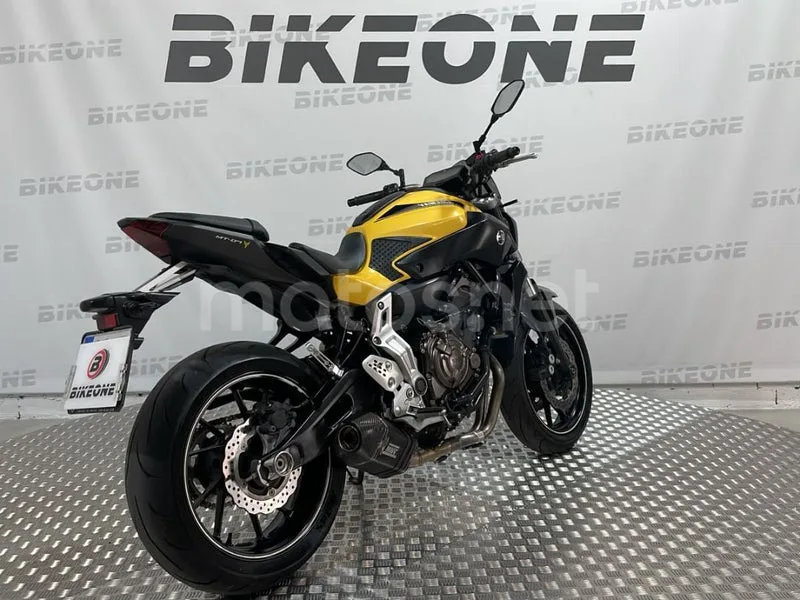 Yamaha MT-07 - Vista 9