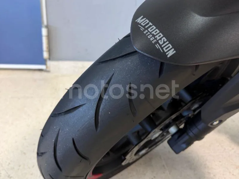 Honda CB750 Hornet - Vista 4
