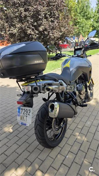Suzuki V-Strom 800 - Vista 4