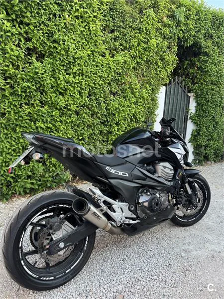 Kawasaki Z800 - Vista 3