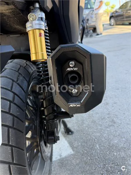 Honda ADV350 - Vista 5