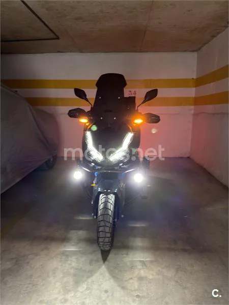 Honda ADV350 - Vista 6