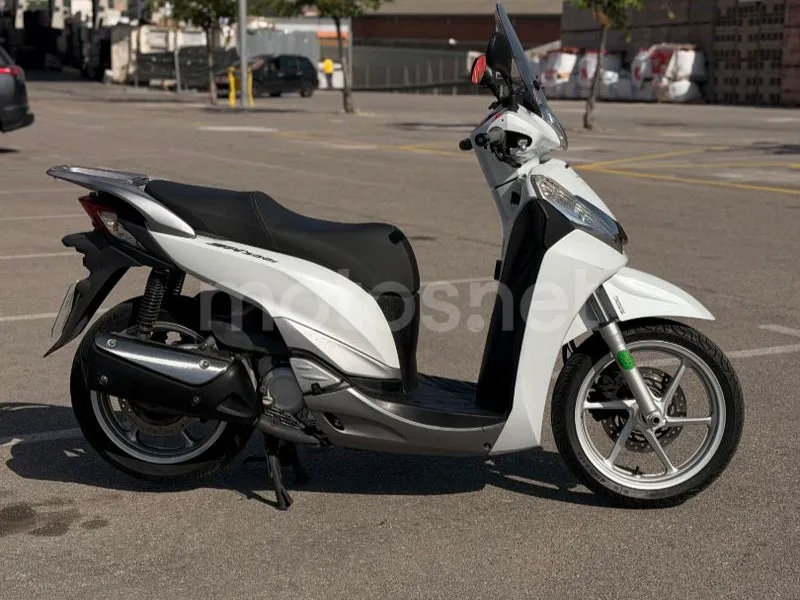 Honda SH300i - Vista 3