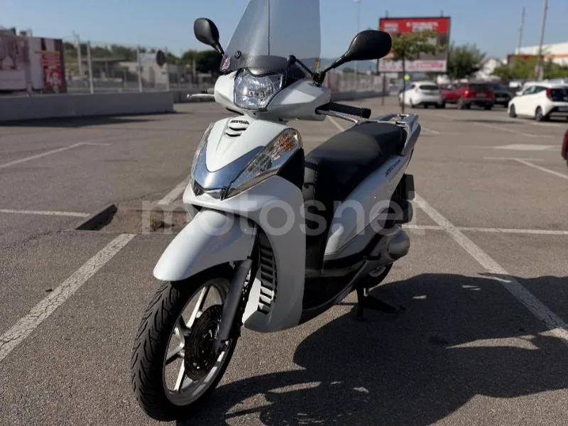 Honda SH300i - Vista 8
