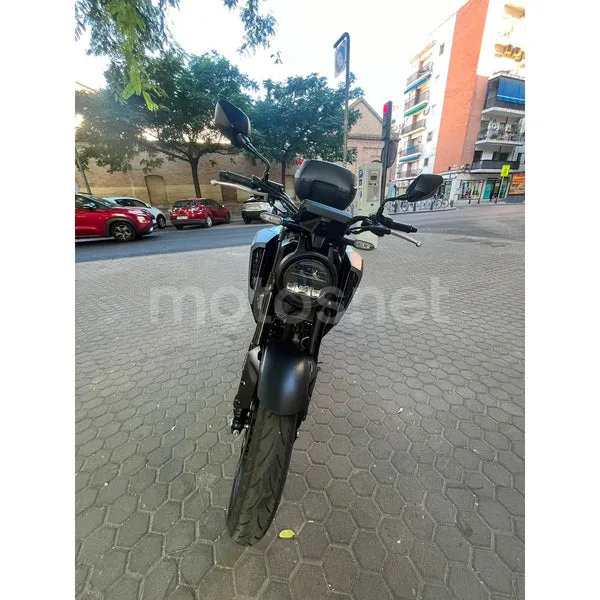 Honda CB125R - Vista 4
