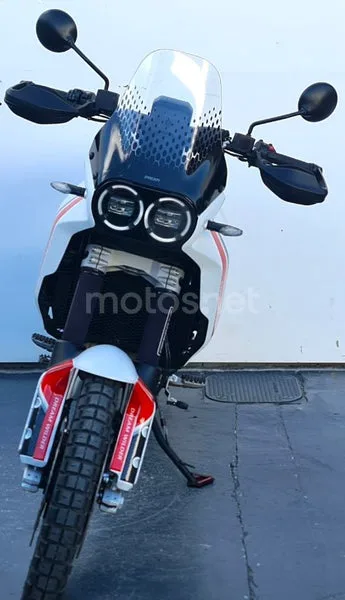Ducati DesertX - Vista 3