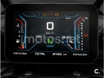 QJ Motor SRT 900 SX - Vista 9