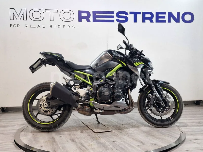 Kawasaki Z900 - Vista 6