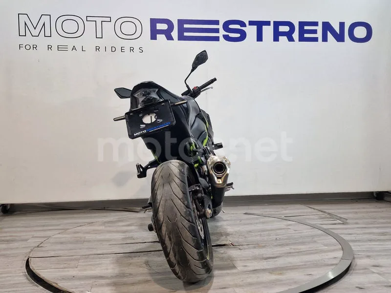 Kawasaki Z900 - Vista 8