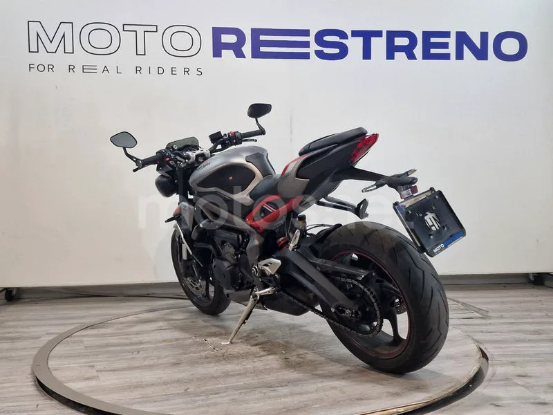 Triumph Street Triple - Vista 3