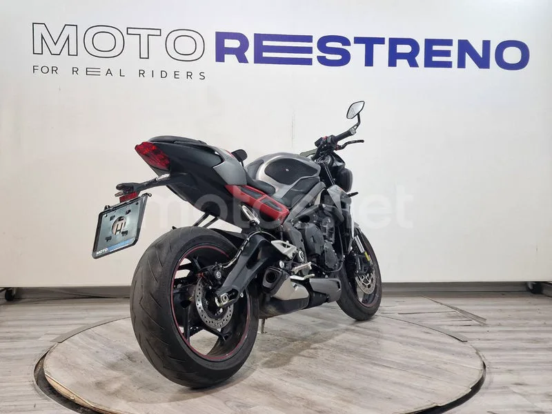 Triumph Street Triple - Vista 7