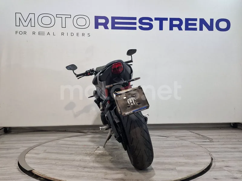 Triumph Street Triple - Vista 8