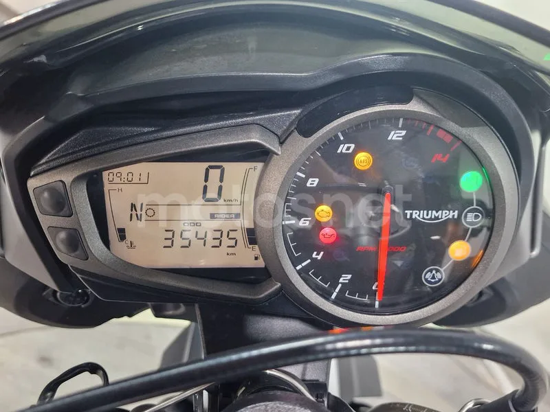 Triumph Street Triple - Vista 9