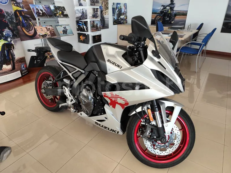 Suzuki GSX-8R - Vista 6