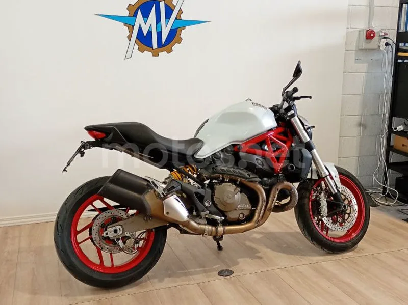 Ducati Monster 821 - Vista 3