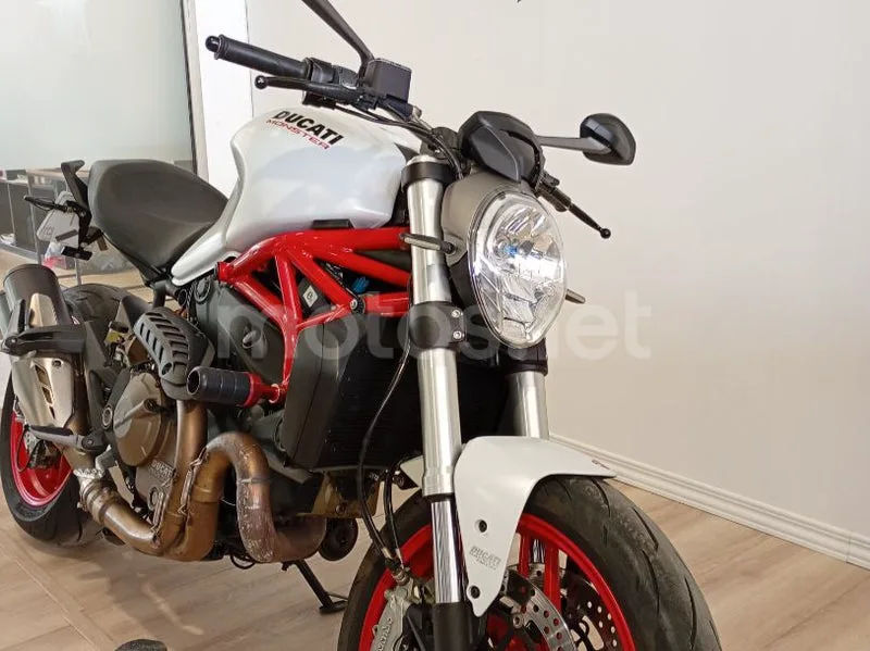 Ducati Monster 821 - Vista 4