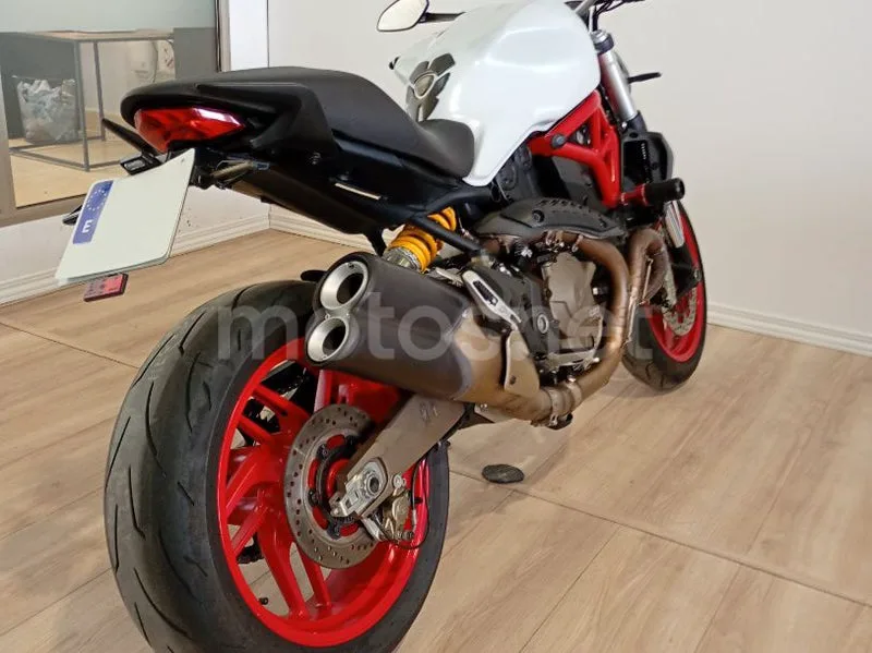 Ducati Monster 821 - Vista 9
