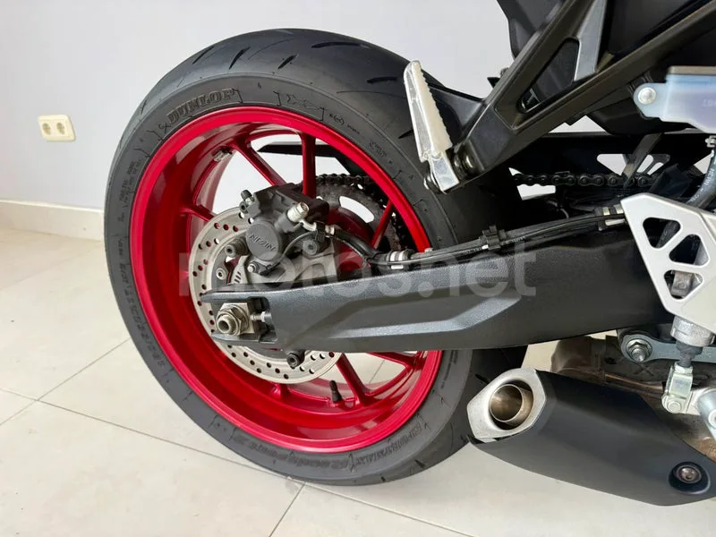 Suzuki GSX-8R - Vista 14