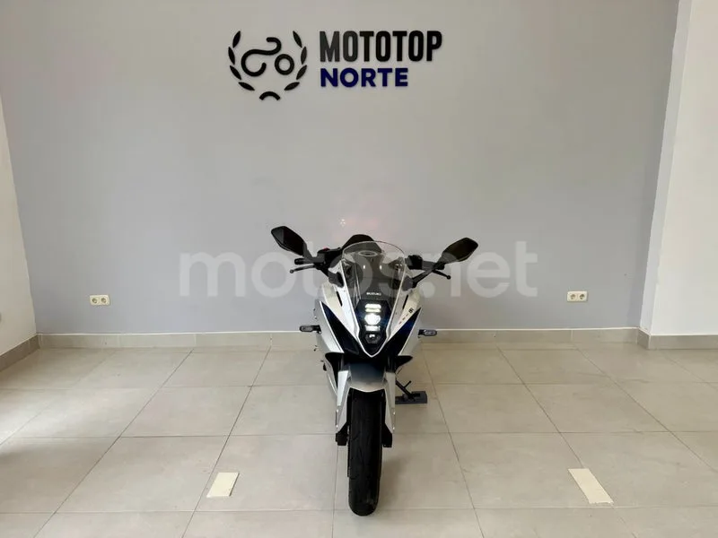 Suzuki GSX-8R - Vista 3