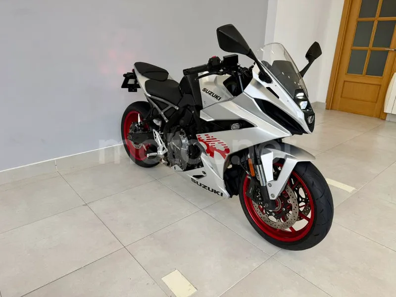 Suzuki GSX-8R - Vista 6