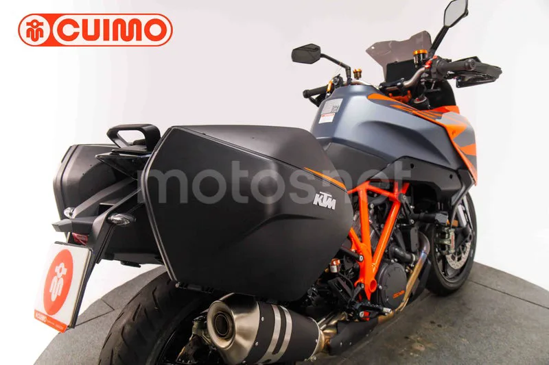 KTM 1290 Super Duke GT - Vista 16