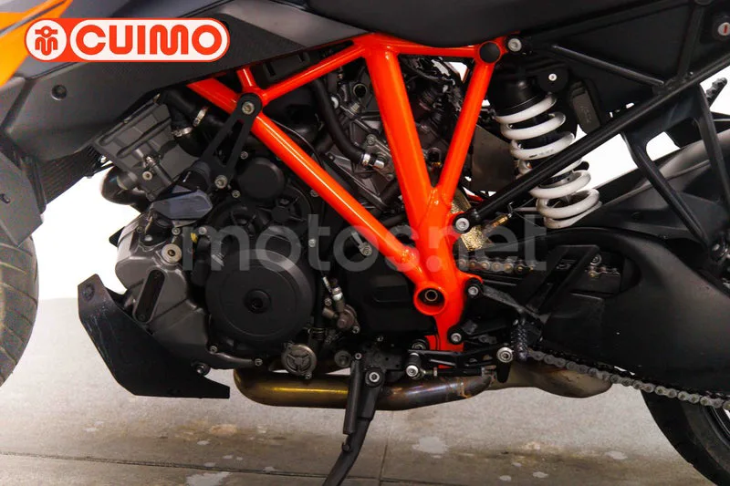 KTM 1290 Super Duke GT - Vista 19